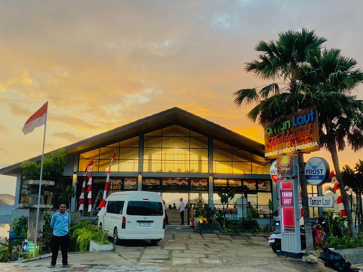 Taman Laut Handayani Seafood Restaurant Labuan Bajo